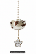 Pendentif Rétroviseur Voiture – Chapeau Cowboy Vache & Fleur | Chaîne Dorée
